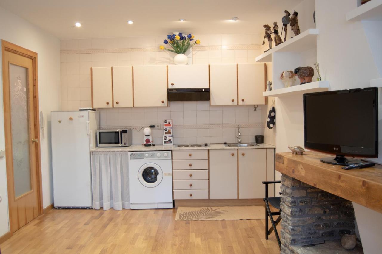 Apartamento Centrico Con Parking - L'Amfitriona Rialp Kültér fotó