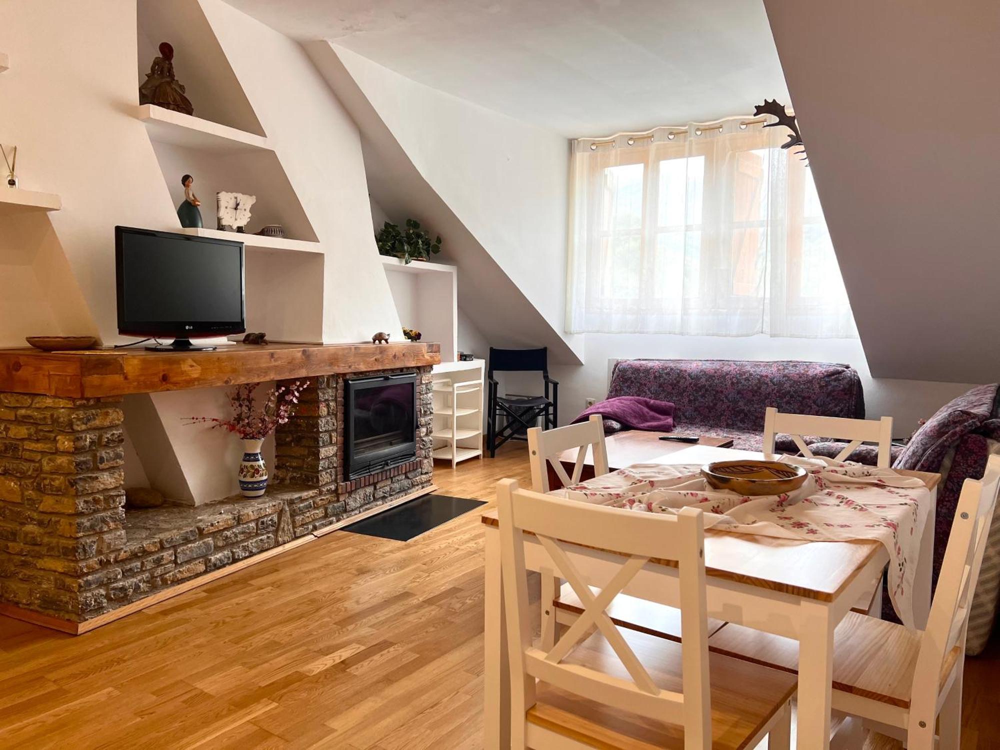 Apartamento Centrico Con Parking - L'Amfitriona Rialp Kültér fotó