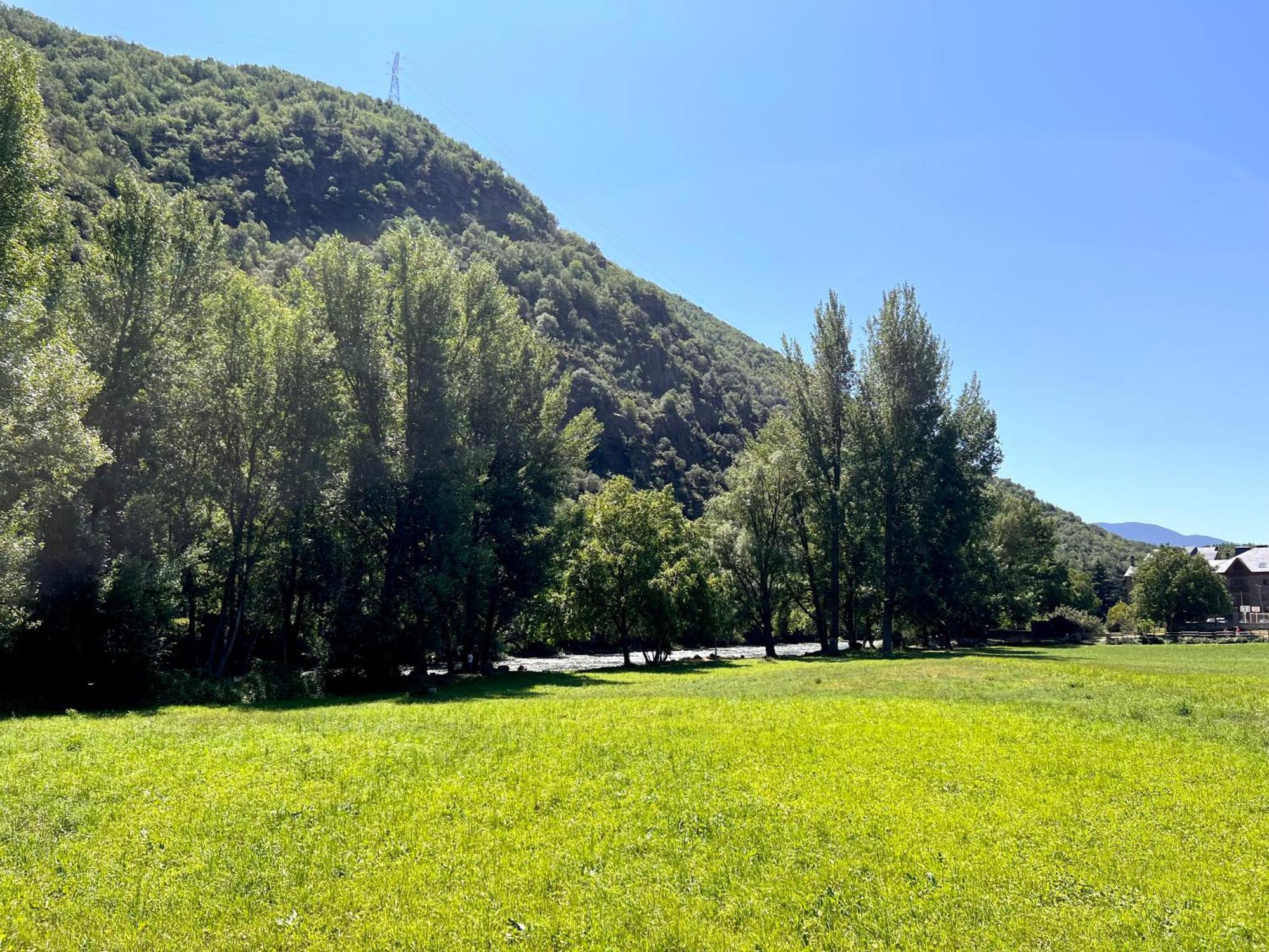 Apartamento Centrico Con Parking - L'Amfitriona Rialp Kültér fotó
